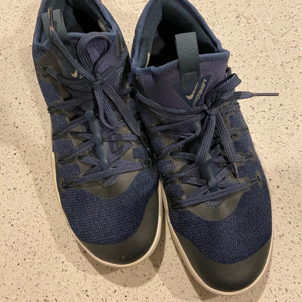 Nike Mens Hypershift Basketball Shoe